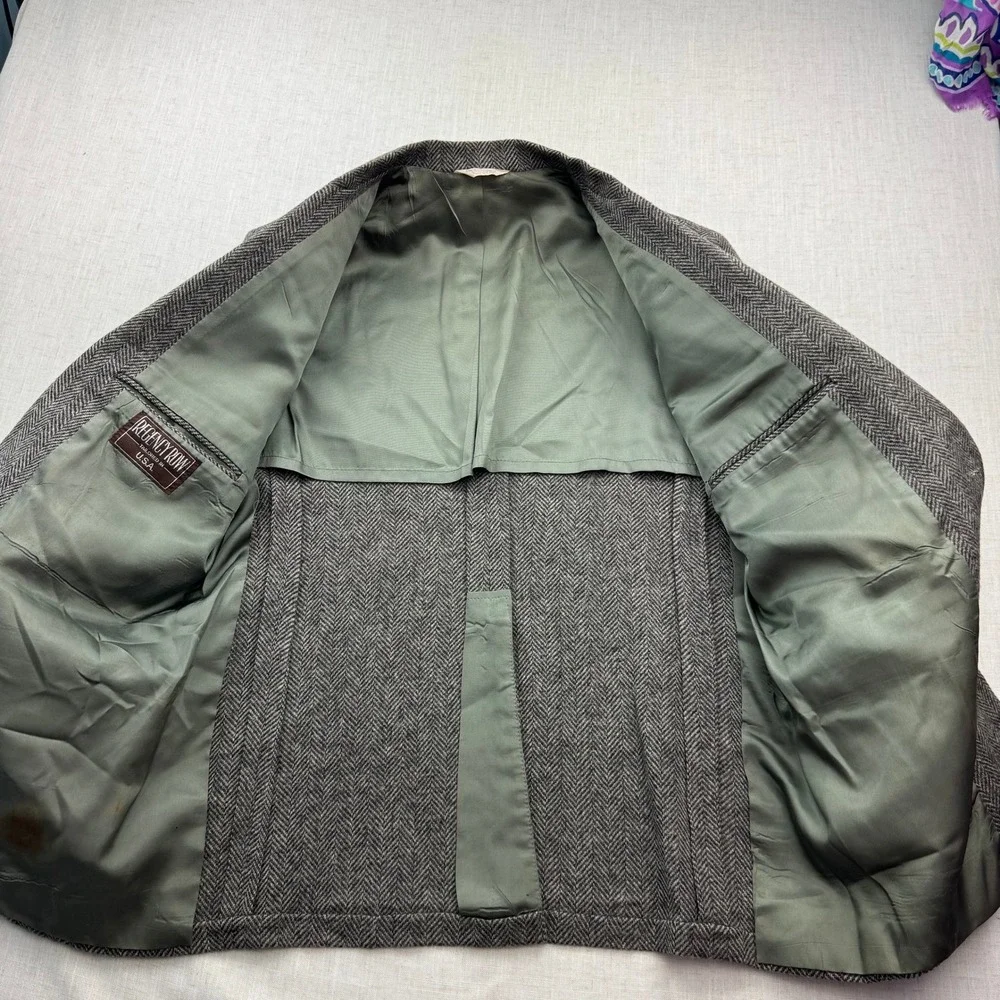 Regency Row Wool Blazer Mens Medium Grey Herringbone Two Button USA Made Vintage